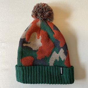 NWOT Patagonia pom beanie